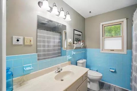 Bath - 701 Hartford Dr, Springfield, OH 45503 photo 5 of 6