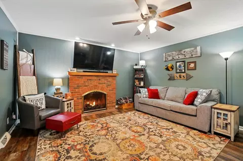 Living - 701 Hartford Dr, Springfield, OH 45503 photo 2 of 2