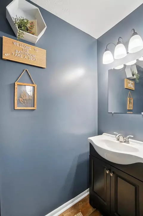 Bath - 701 Hartford Dr, Springfield, OH 45503 photo 1 of 6