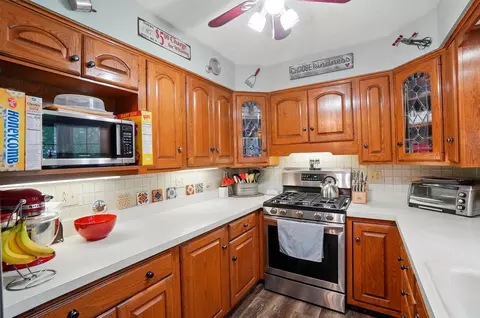 Kitchen - 701 Hartford Dr, Springfield, OH 45503 photo 2 of 5