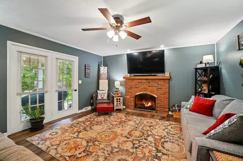 Living - 701 Hartford Dr, Springfield, OH 45503 photo 1 of 2