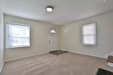 Living - 784 E Mithoff St, Columbus, OH 43206 photo 2 of 3