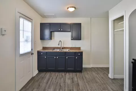 Kitchen - 784 E Mithoff St, Columbus, OH 43206 photo 2 of 2