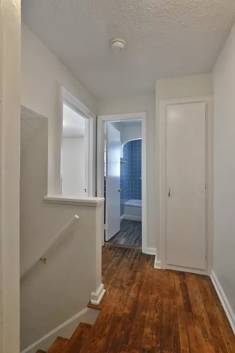 Entry Way - 784 E Mithoff St, Columbus, OH 43206 photo 5 of 5