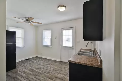 Entry Way - 784 E Mithoff St, Columbus, OH 43206 photo 2 of 5