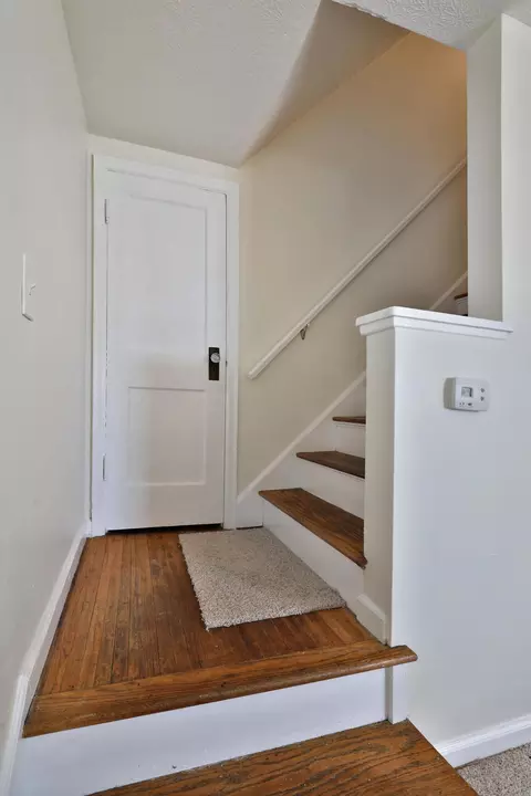 Entry Way - 784 E Mithoff St, Columbus, OH 43206 photo 4 of 5