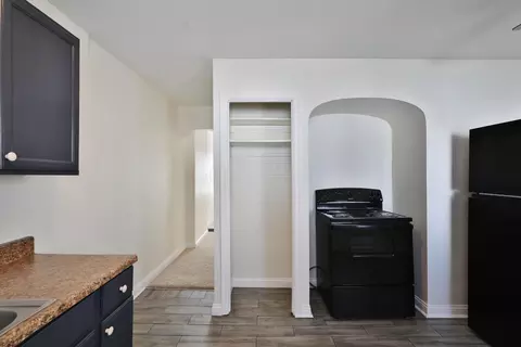 Entry Way - 784 E Mithoff St, Columbus, OH 43206 photo 3 of 5