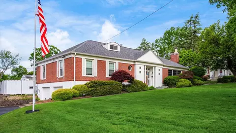 2727 Dresden Rd, Zanesville, OH 43701