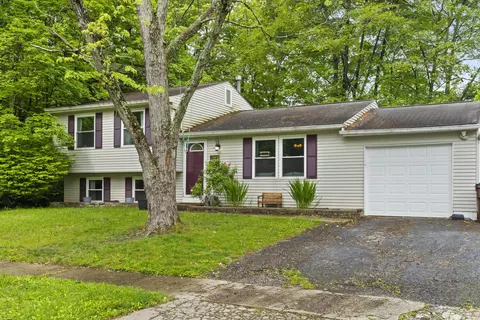 5585 Spohn Dr, Westerville, OH 43081