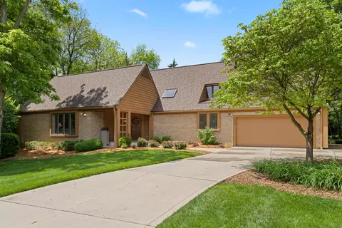 3715 Surrey Hill Pl, Columbus, OH 43220