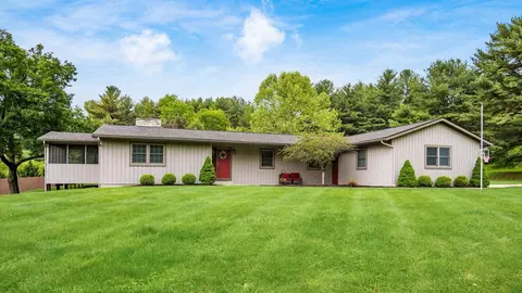 2145 Welsh Hills Rd NE, Granville, OH 43023