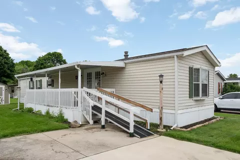 8 Winter Pine Dr, Delaware, OH 43015