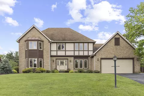 8538 Chateau Dr, Pickerington, OH 43147
