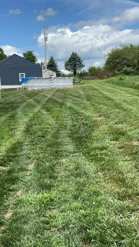 10530 North St, Utica, OH 43080