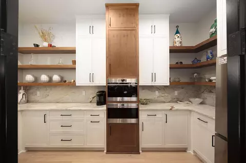 Kitchen - 8159 Riverside Dr, Powell, OH 43065 photo 10 of 11