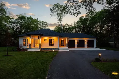 8159 Riverside Dr, Powell, OH 43065
