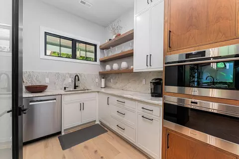 Kitchen - 8159 Riverside Dr, Powell, OH 43065 photo 11 of 11