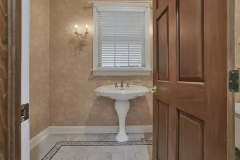 Bath - 1200 Willow Rd, Springfield, OH 45502 photo 6 of 7