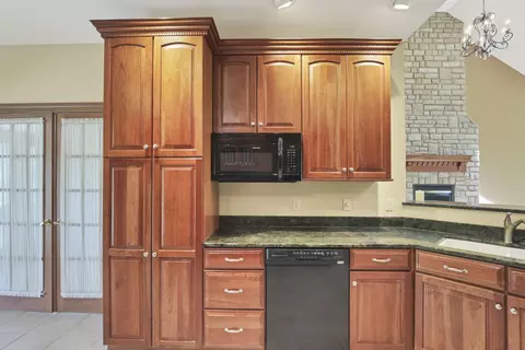 Kitchen - 1200 Willow Rd, Springfield, OH 45502 photo 3 of 6
