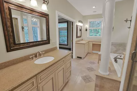 Bath - 1200 Willow Rd, Springfield, OH 45502 photo 3 of 7