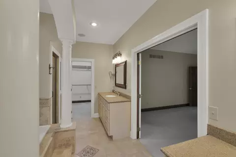 Entry Way - 1200 Willow Rd, Springfield, OH 45502 photo 2 of 5