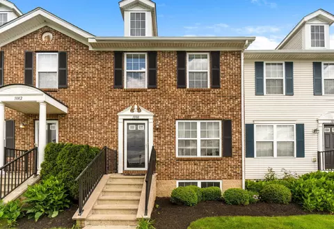 1080 Shady Lake Dr, Columbus, OH 43228