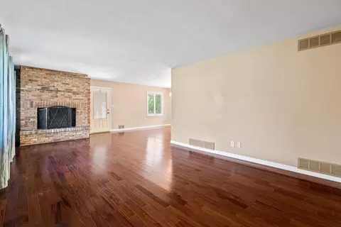 320 Woodview Dr, Springfield, OH 45504 photo 4