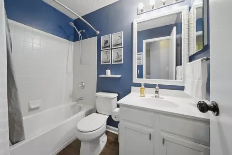 Bath - 4097 Garrard Dr, Obetz, OH 43207 photo 4 of 4