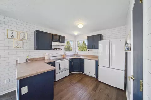 Kitchen - 4097 Garrard Dr, Obetz, OH 43207 photo 4 of 5