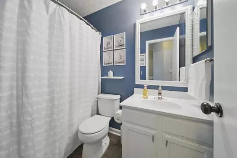 Bath - 4097 Garrard Dr, Obetz, OH 43207 photo 3 of 4