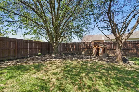 Exterior - 4097 Garrard Dr, Obetz, OH 43207 photo 9 of 10