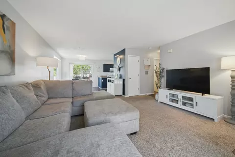 Living - 4097 Garrard Dr, Obetz, OH 43207 photo 3 of 4