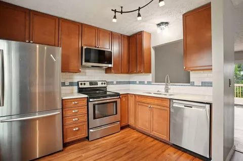 280 Chatterly Ln, Columbus, OH 43207