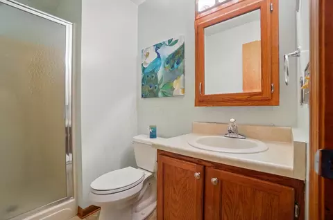 Bath - 1775 Fox Ridge Dr, Springfield, OH 45503 photo 4 of 4