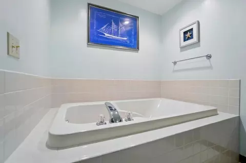 Bath - 1775 Fox Ridge Dr, Springfield, OH 45503 photo 2 of 4