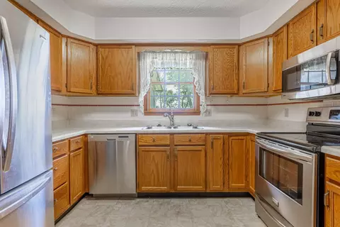 Kitchen - 1775 Fox Ridge Dr, Springfield, OH 45503 photo 1 of 4