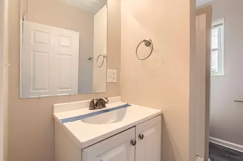 Bath - 773-775 E 3rd Ave, Columbus, OH 43201 photo 1 of 3