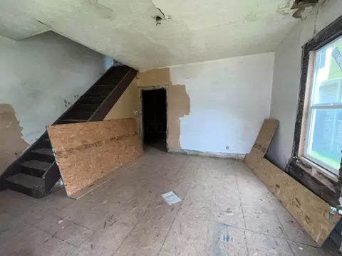 Living - 1105 E 1107 E Chestnut St, Lancaster, OH 43130 photo 1 of 1