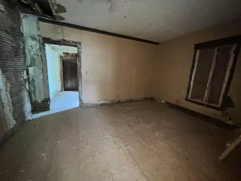 Bedroom - 1105 E 1107 E Chestnut St, Lancaster, OH 43130 photo 1 of 4