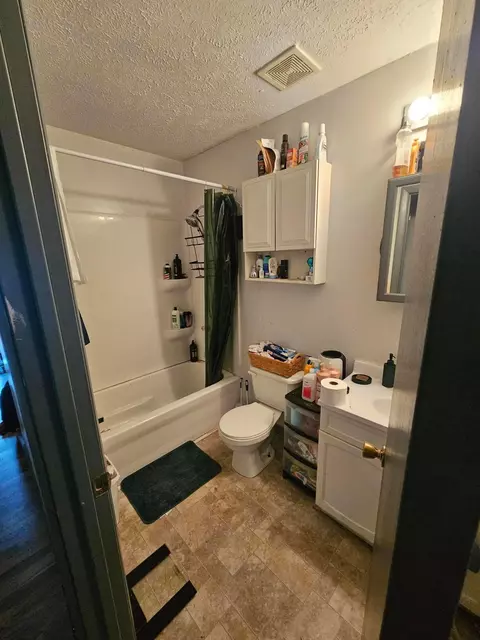 Bath - 463 Scranton Ave, Marion, OH 43302 photo 1 of 1
