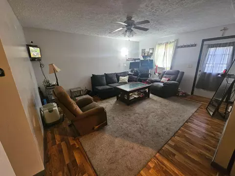 Living - 463 Scranton Ave, Marion, OH 43302 photo 1 of 2