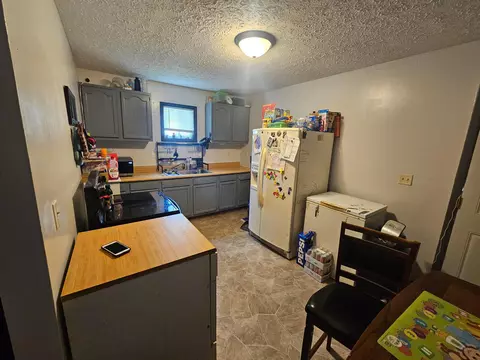 Kitchen - 463 Scranton Ave, Marion, OH 43302 photo 2 of 3