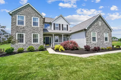 401 Warrenpoint Ln, Pataskala, OH 43062