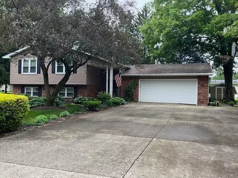 106 Meadow Way SW, Pataskala, OH 43062