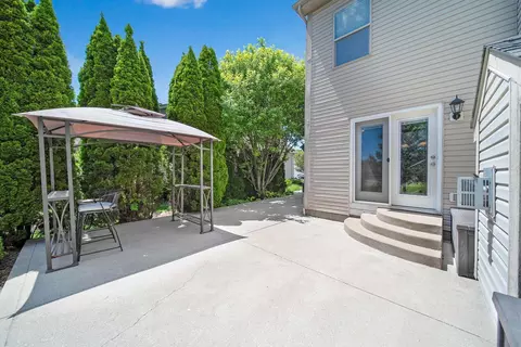 Exterior - 272 Trail E, Pataskala, OH 43062 photo 7 of 12