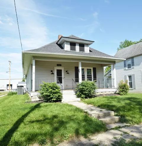 148 N High St, Mount Sterling, OH 43143