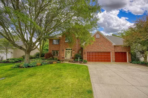 2818 Big Sur Dr, Lewis Center, OH 43035