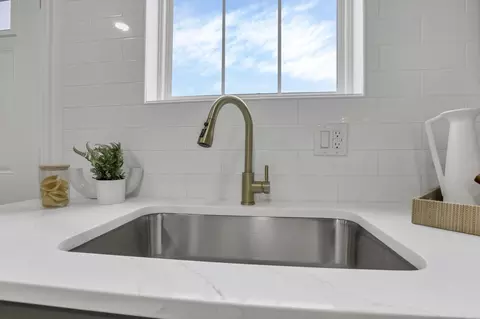 Kitchen - 8990 Water St, Orient, OH 43146 photo 4 of 5