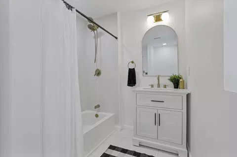 Bath - 8990 Water St, Orient, OH 43146 photo 1 of 7