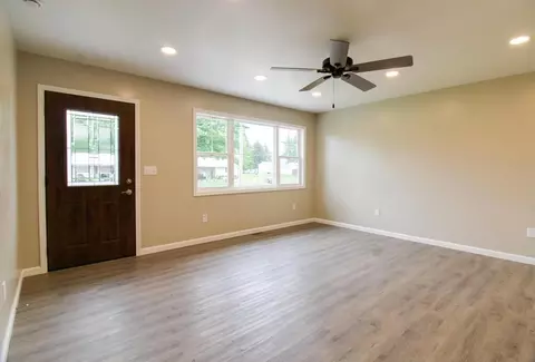 Living - 1541 Taft St, Marion, OH 43302 photo 2 of 5